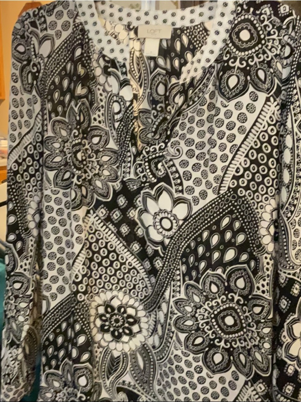 Loft Black &White Top Sz S PTP 21 Length 26-28 100% Poly